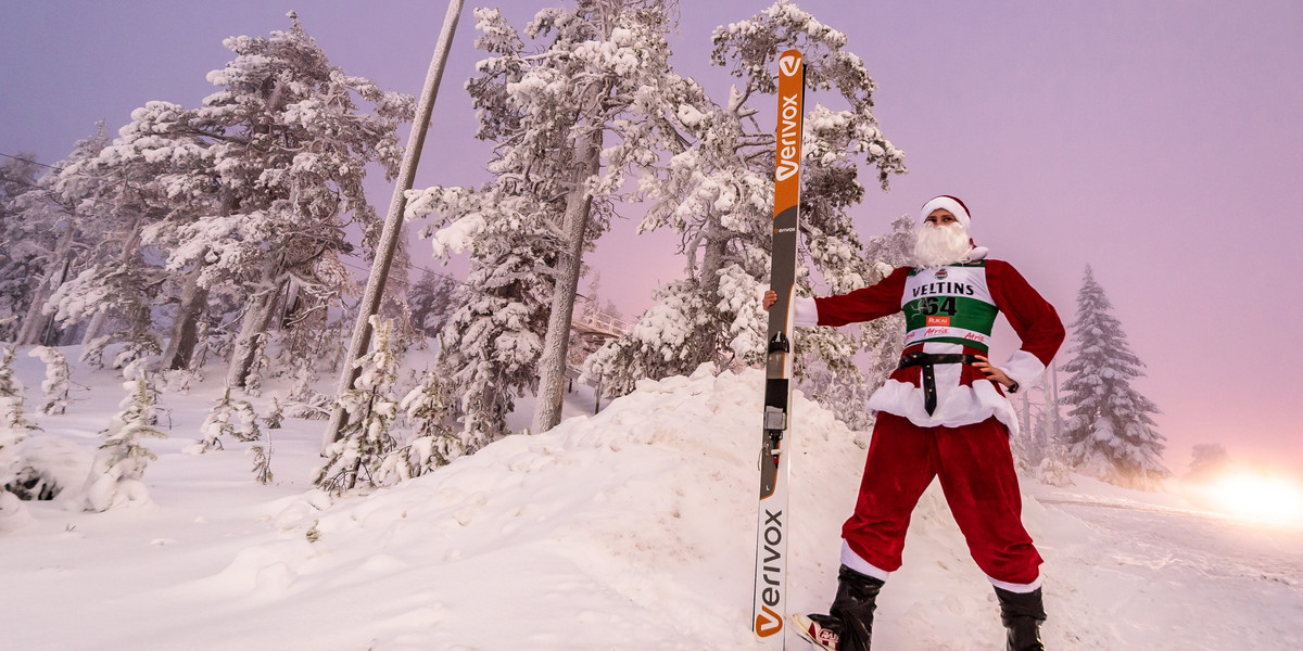 Zaledwie 200 km od skoczni narciarskiej, na której pojawi się Kamil Stoch i reszta reprezentantów Polski, znajduje się słynne Rovaniemi z wioską św. Mikołaja. 