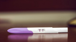 Test ciążowy strumieniowy - czym jest, kiedy i jak go wykonać