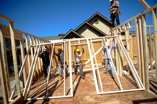 Odpowiedzialność dewelopera za wady lokalu zależy od rodzaju umowy