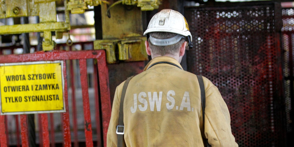 Przewodniczący Solidarności w JSW Sławomir Kozłowski zapowiedział, że podczas czwartkowego posiedzenia rady nadzorczej spółki przed budynkiem odbędzie się manifestacja związków. Zaznaczył, że związki wiedzą o "planowanym zabraniu 1,5 mld zł" z funduszu stabilizacyjnego JSW na inwestycję w Elektrowni Ostrołęka. Sprzeciwia się temu obecny zarząd spółki