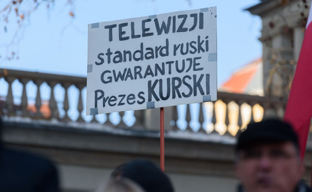 Jarosław Kurski na demonstracji KOD przed budynkiem TVP: Nie wszyscy Kurscy są do kitu!