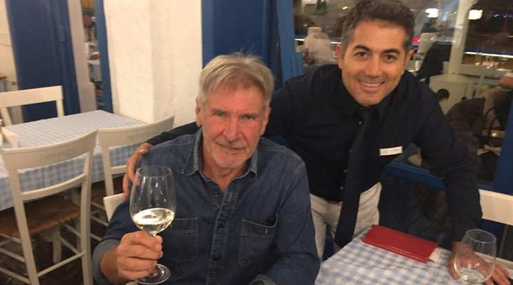 Harrison Ford egy görög étteremben vacsorázott