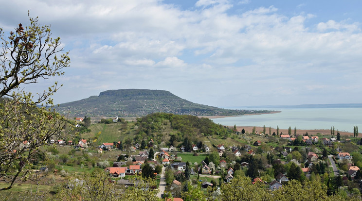 Ilyen kilátásban lehet részünk az Óvárról /Fotó: BalatonGeo