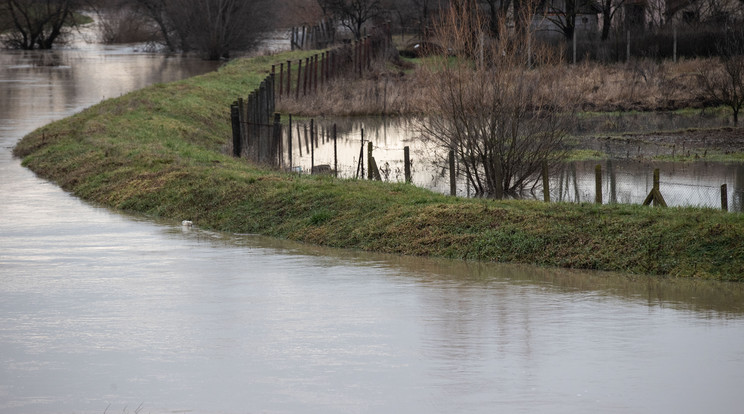 A legmagasabb árvízvédelmi készültség lépett érvénybe a Tarnán / Fotó: Fuszek Gábor