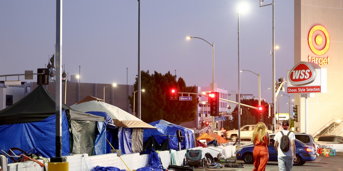 Obozowisko bezdomnych w pobliżu sklepu Target w Los Angeles we wrześniu.