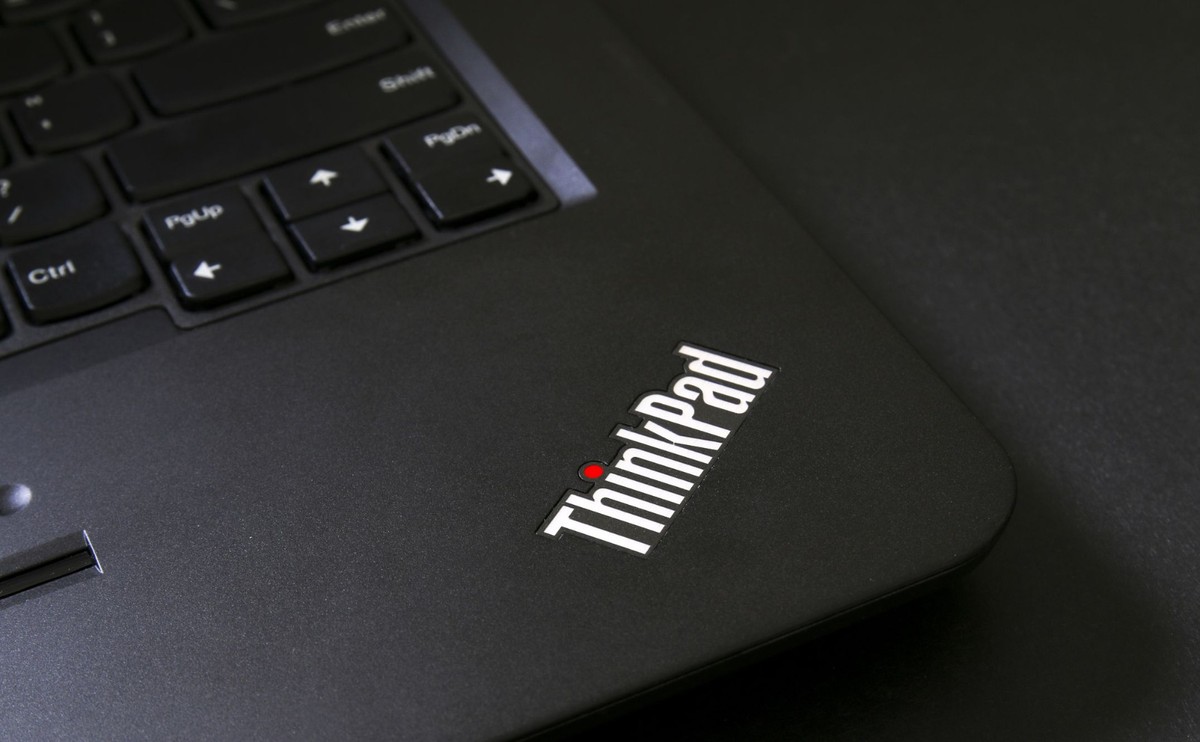 Lenovo wycofuje z rynku niektóre modele laptopów. "Potencjalne zagrożenie pożarem"