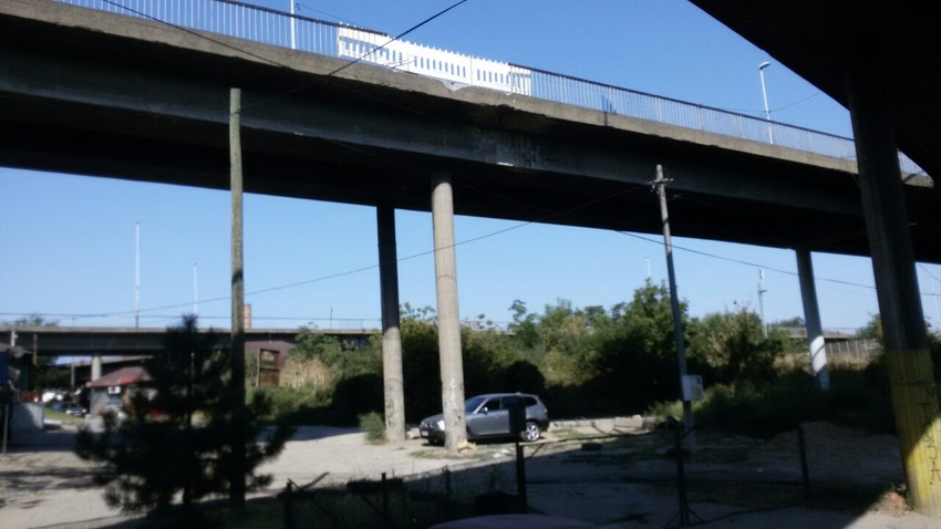 Automobil je sleteo sa visine od oko 15 metara