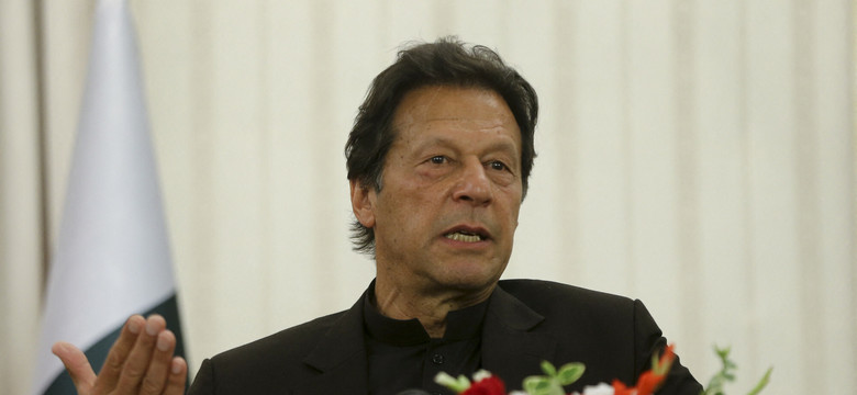 Premier Pakistanu stwierdził, że gwałtów jest więcej, bo kobiety "kuszą". Radzi im zakrywać ciała