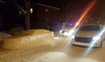 Ulepił samochód ze śniegu. Co zrobiła policja?