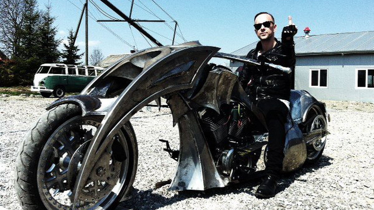 Nergal pochwalił się motocyklem typu custom sygnowanym przez jego grupę Behemoth.