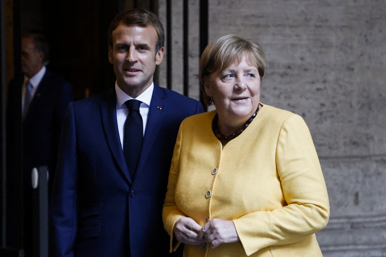 Prezydent Francji Emmanuel Macron i była kanclerz Niemiec Angela Merkel