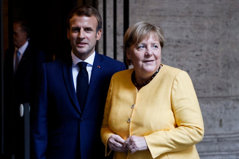 Prezydent Francji Emmanuel Macron i była kanclerz Niemiec Angela Merkel