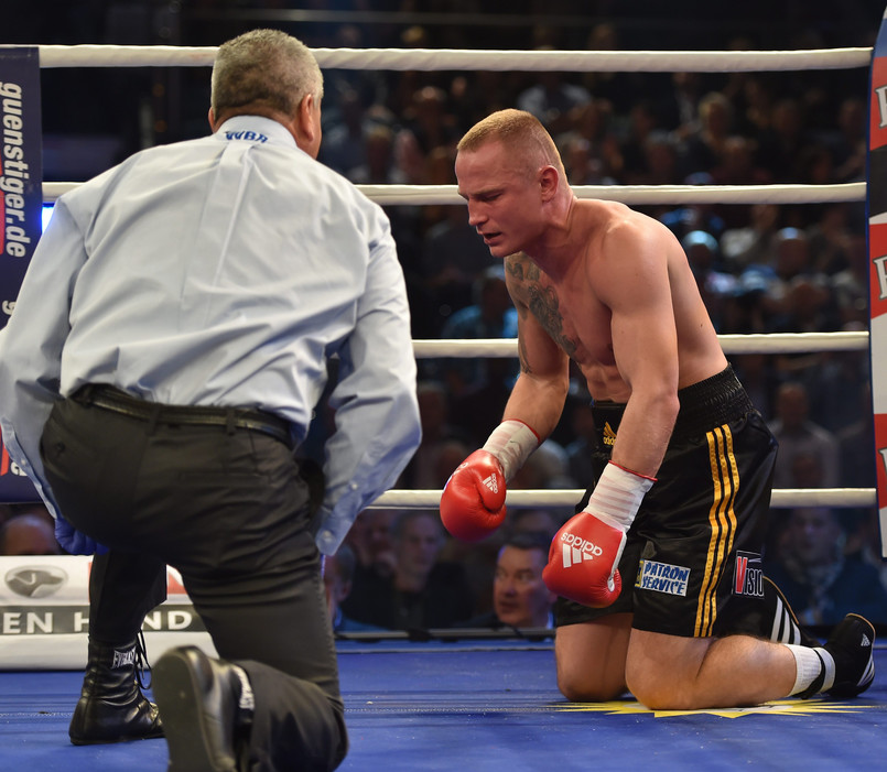 Polski bokser został znokautowany w 43 sekundzie pierwszej rundy przez broniącego tytułu Niemca Juergena Braehmera.