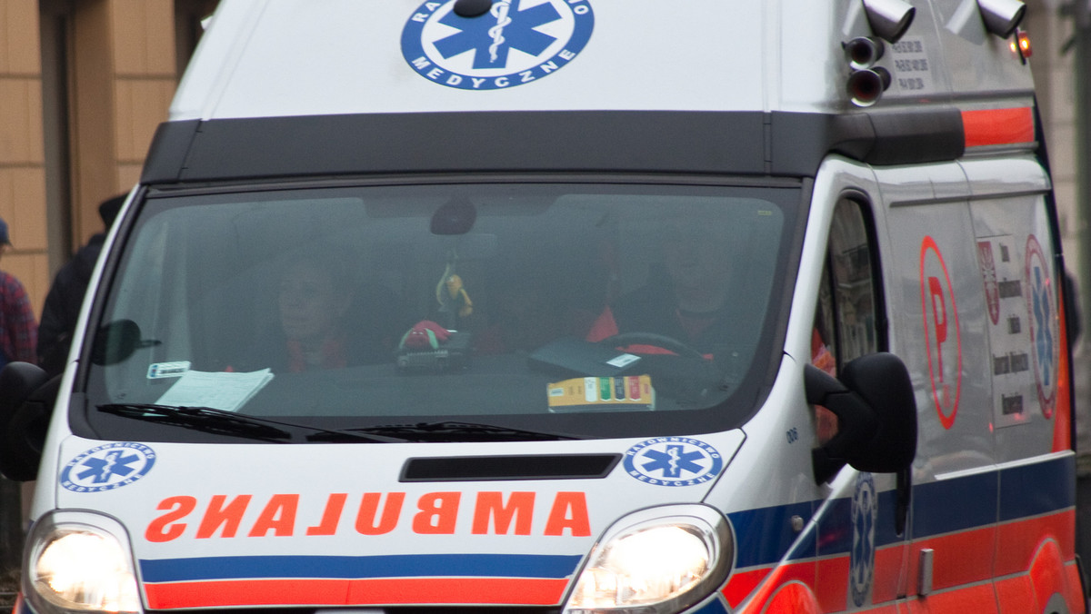 W miejscowości Garbów na drodze krajowej nr 12 doszło dzisiaj rano do zderzenia trzech pojazdów. W wyniku wypadku jedna osoba nie żyje, a 16 rannych trafiło do szpitala - podaje portal lublin112.pl.