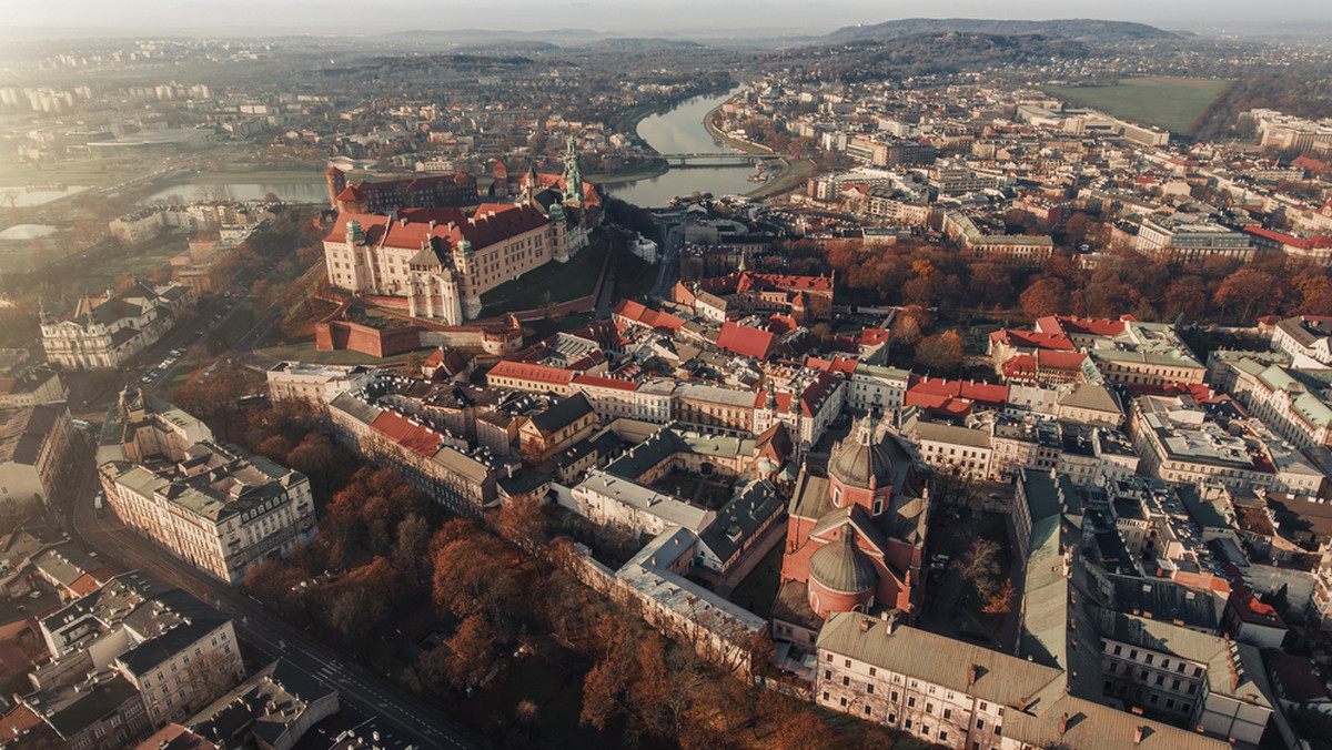 Komisja ds. Zbadania Zmian w Związku z Realizacją Organizacji Ruchu w Strefach Płatnego Parkowania, Projektu Mobilny Kraków oraz Polityki Transportowej dla Miasta Krakowa - oto nazwa nowej jednostki, która zajmie się - jak wynika z nazwy - zmianami w organizacji ruchu w strefie płatnego parkowania.