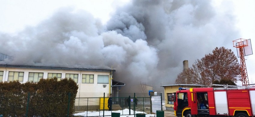 Market, zapalila se krovna konstrukcija