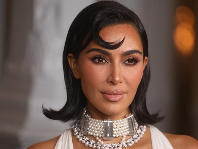 Kim Kardašijan se setila pokojnog oca na Veliki petak, pa slučajno pokazala lice pre operacija