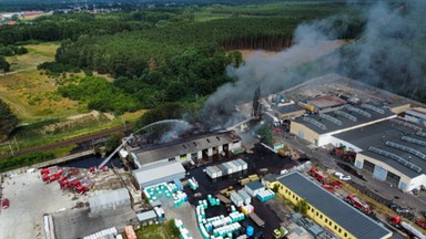 Ogromne skażenie po pożarze w Zielonej Górze. W magazynie składowane były niebezpieczne materiały