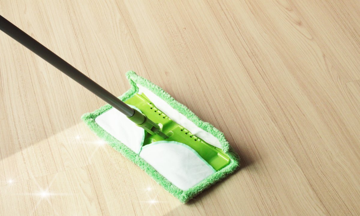 Po tym płynie podłogi aż błyszczą! Polecają go wszystkie gospodynie. Pachnie jak drogie perfumy