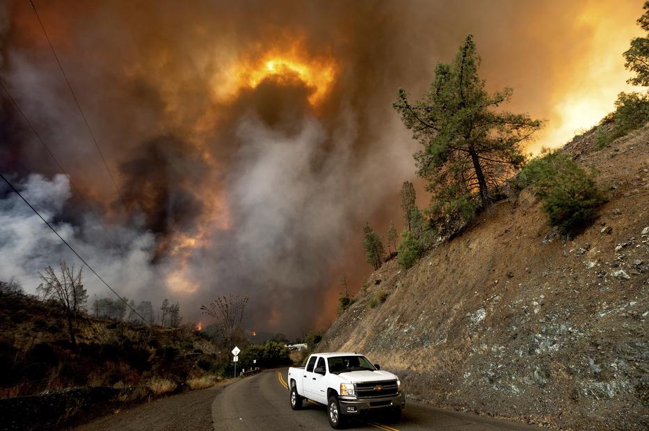 Erdőtűz pusztít a kaliforniai Napa megyében 2020. augusztus 18-án. / Fotó: MTI/AP/Noah Berger