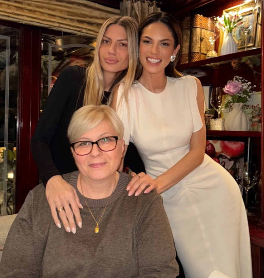 Danijela Dimitrovska sa majkom i sestrom