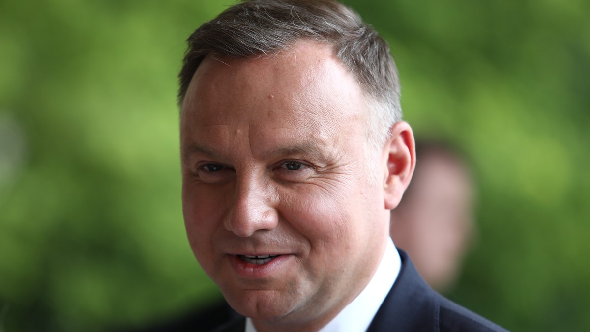 Podczas piątkowej rozmowy w "Gościu wydarzeń" prezydent Andrzej Duda odniósł się między innymi do sytuacji w koalicji rządzącej, czy ostatnich kontrowersji wokół organizacji lotu z jego udziałem. Prezydent skomentował też działania Rosji. - Rosja przede wszystkim ma przestrzegać prawa międzynarodowego - powiedział prezydent.