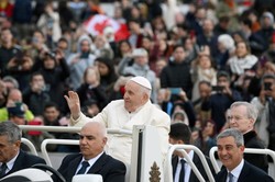 Papież wezwał do modlitwy za "udręczoną Ukrainę". Zwrócił się też do Polaków