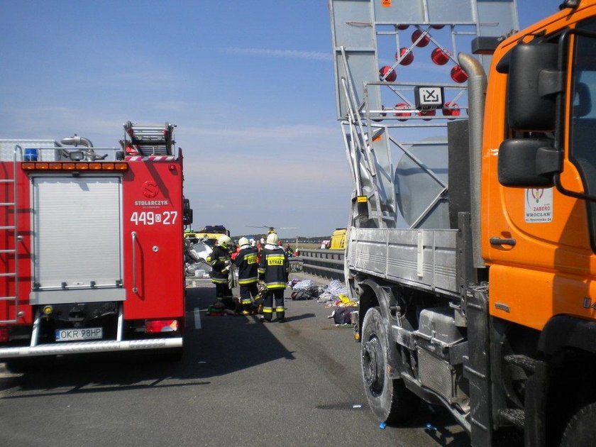 Tragiczny wypadek pod Opolem. 7 osób nie żyje! ZDJĘCIA