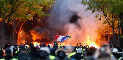 Niepokój we Francji. Przygotowano 180 tys. granatów z gazem łzawiącym