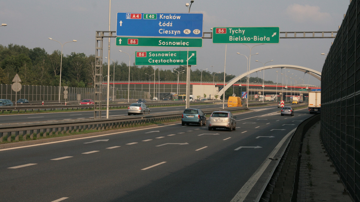 Podrożeje przejazd na płatnym odcinku autostrady A4 Kraków - Katowice. Zarządca wysłał już do GDDKiA wniosek o akceptację podwyżek - pisze Dziennik Polski.