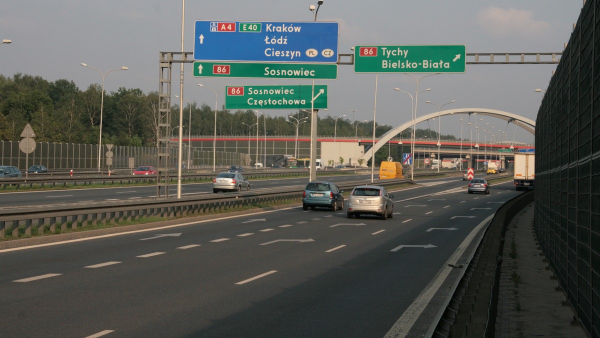 Podrożeje przejazd na płatnym odcinku autostrady A4 Kraków - Katowice. Zarządca wysłał już do GDDKiA wniosek o akceptację podwyżek - pisze Dziennik Polski.