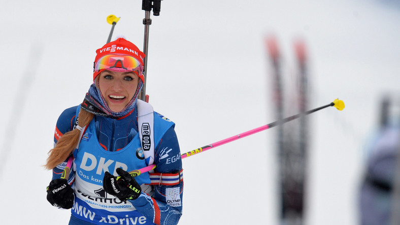 Gabriela Koukalova wygrała bieg ze startu wspólnego na 12,5 km biathlonowego Pucharu Świata w Oberhofie. Broniąca Kryształowej Kuli Czeszka o 31,5 s wyprzedziła Niemkę Laurę Dahlmeier. Jedyna Polka w stawce Magdalena Gwizdoń zajęła 12. miejsce - 1.49,1 straty.