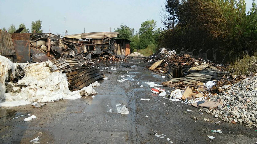 Pożar hali z makulaturą w Ogrodzieńcu