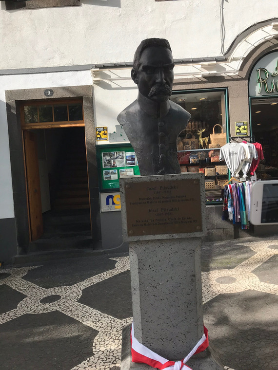 Atrakcje na Maderze - popiersie Piłsudskiego w Funchal 