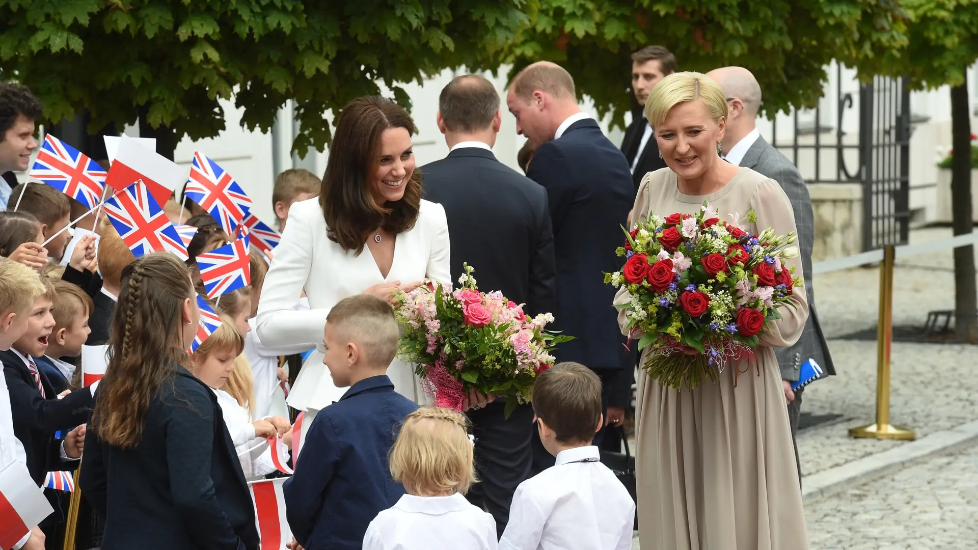 Agata Duda w sukience inspirowanej kreacją księżnej Kate. Wszystko byłoby OK, gdyby nie jeden szczegół