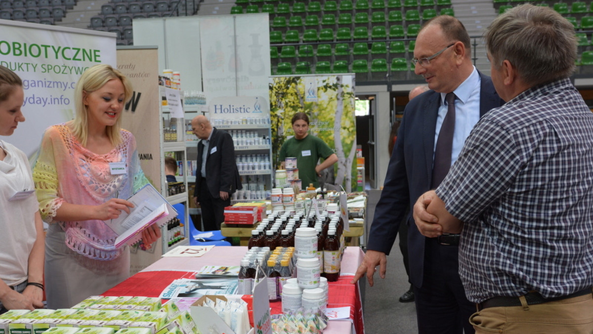 Wystawcy z całego kraju i mnóstwo pyszności. Najwyższej jakości sery, wędliny, chleby, miody, wina, naturalne soki i inne produkty regionalne przyciągają zapachem, smakiem i wyglądem - informuje Lubuskie.pl.