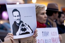 Włoska gazeta: Teraz Rosjanie będą próbowali obrzucić Nawalnego błotem