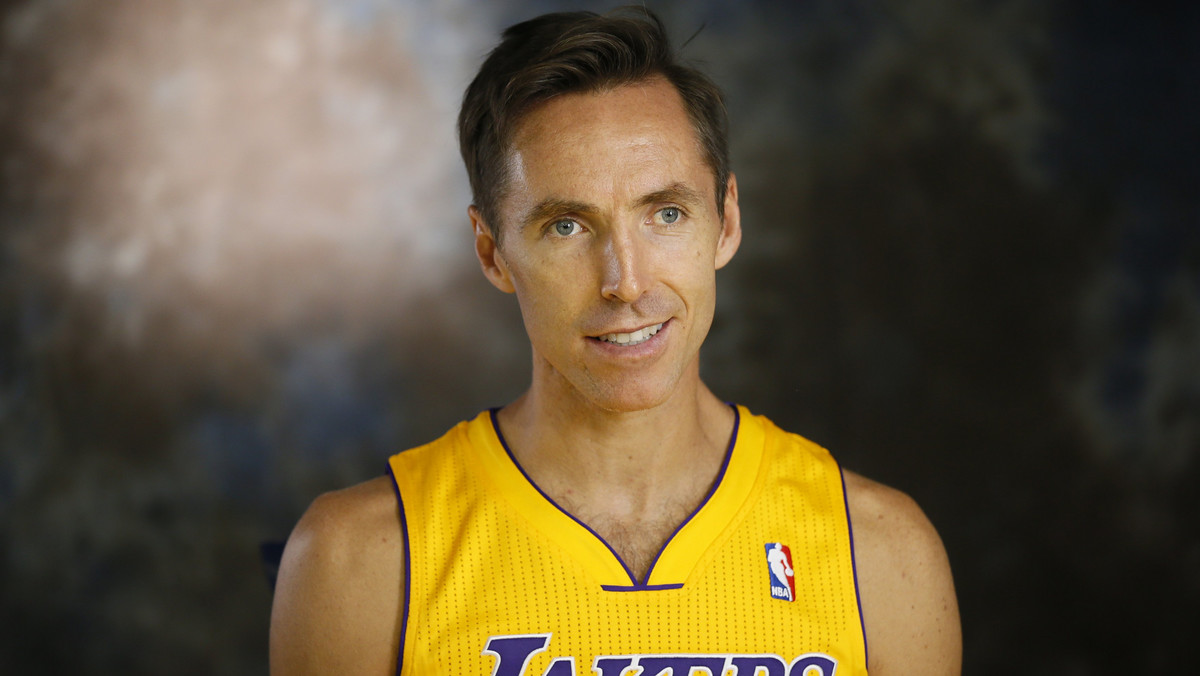 Rozgrywający Los Angeles Lakers - Kanadyjczyk Steve Nash doznał urazu lewej nogi i co najmniej przez tydzień nie będzie mógł grać w zawodowej lidze koszykówki NBA.