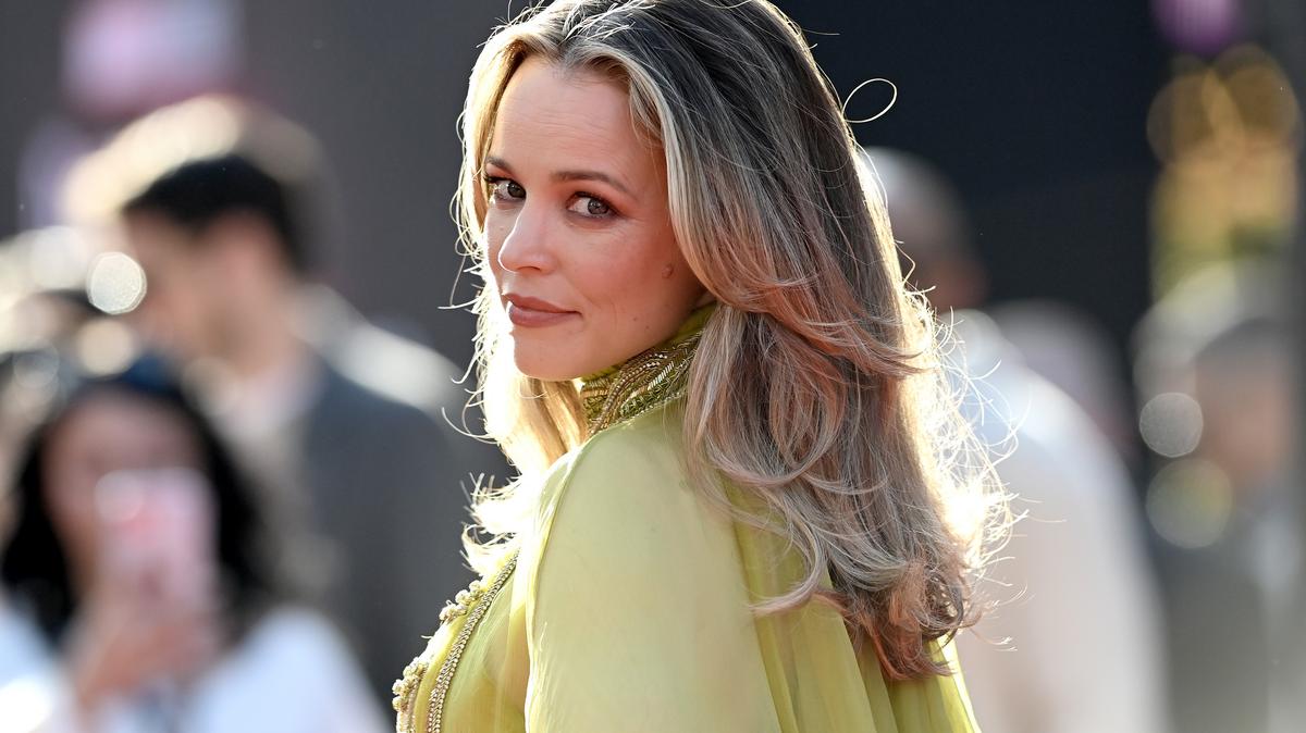 Rachel McAdams művészi fotókon mutatta meg hónaljszőrét: „Ez az én testem”