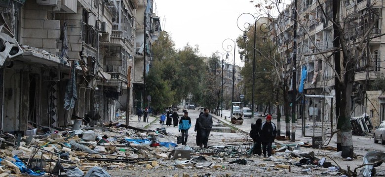 Syryjscy rebelianci: Jest nowy rozejm. Obserwatorium: Ruszyła ewakuacja rannych z Aleppo