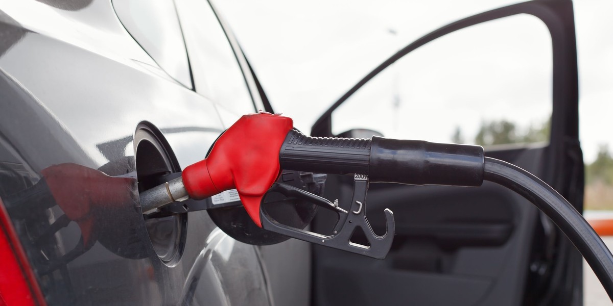 Najtańsze paliwo w Europie. Gdzie tankować, żeby zaoszczędzić?