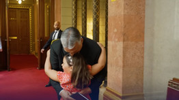 Orbán Viktor ilyen cuki nagypapa: videón, ahogy meglepte őt a kisunokája 