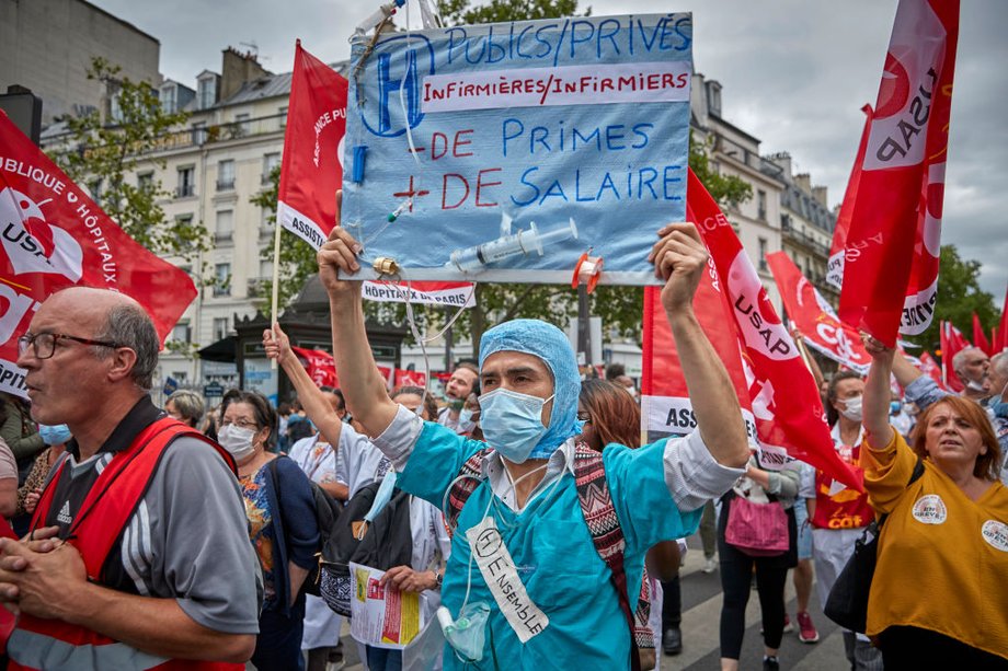 Protest pracowników służby zdrowia we Francji, Paryż, 30 czerwca 2020 r. 