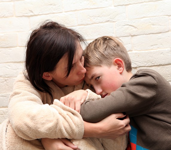 Liczba wypełnionych Niebieskich Kart to w 2016 r. 73 531. Ogólna liczba ofiar przemocy to 91789, z czego liczba kobiet - 66930, mężczyzn – 10636, dzieci - 14223. Większość ofiar stanowią zatem kobiety (ponad 70%). Największą grupę wśród sprawców przemocy w rodzinie w poszczególnych latach – ponad 90% -  stanowią mężczyźni