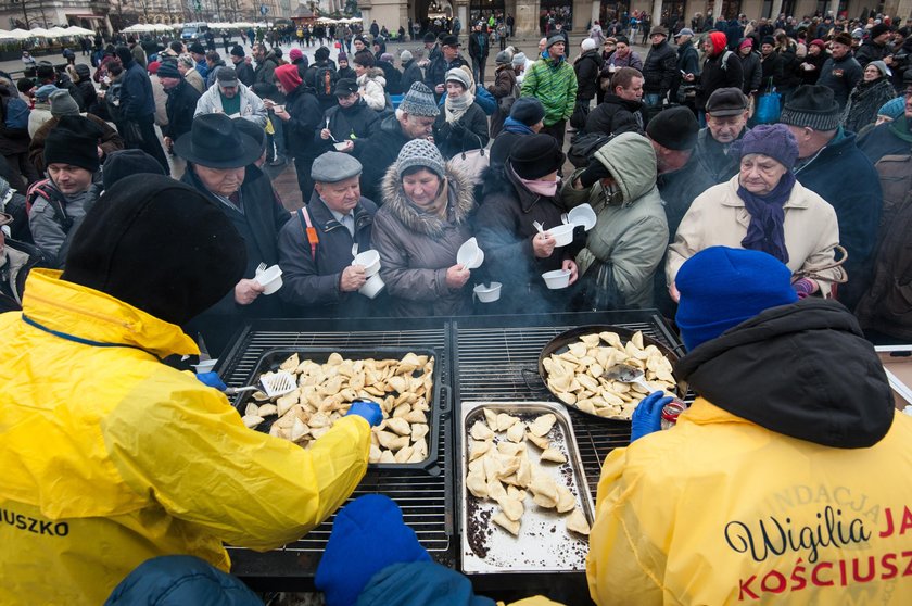 Na wigilię na krakowski rynek przychodzą tłumy