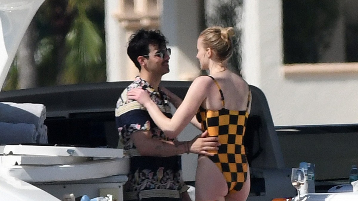 Zbog snimka nadzorne kamere tražio razvod i starateljstvo nad decom, sad cveta u ljubavi