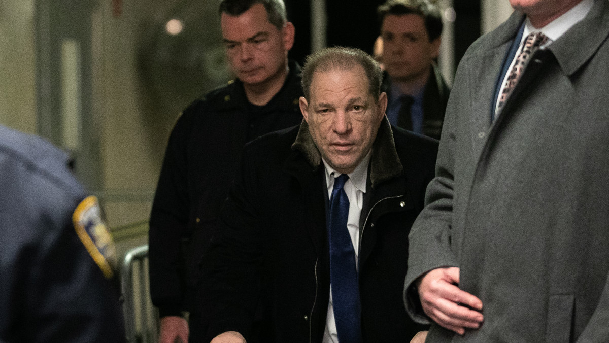 <strong>Dzisiaj przed sądem w Nowym Jorku ruszy proces producenta filmowego Harveya Weinsteina w związku z zarzutami o gwałt oraz wymuszenia aktu seksualnego. Na początku roku prokuratura w Los Angeles powiadomiła, że także tam czeka go podobna sprawa. </strong>