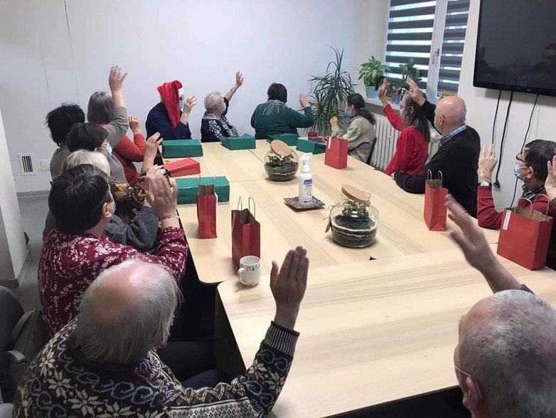 Uczestnicy Centrum Seniora przy ul. Olszańskiej w Krakowie