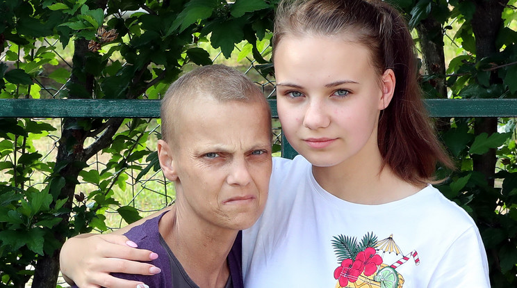 Bernadett (14) saját sejtjeivel segítene rákbeteg 
édesanyján, Éván (41) /Fotó: Pozsonyi Zita