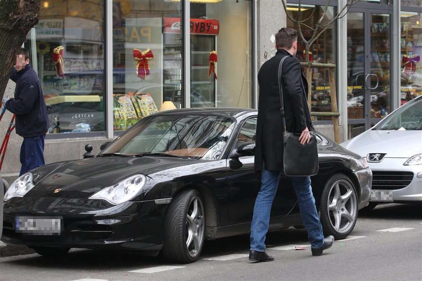 Prezenter TVN jeździ porsche. I ma problem! Jaki?